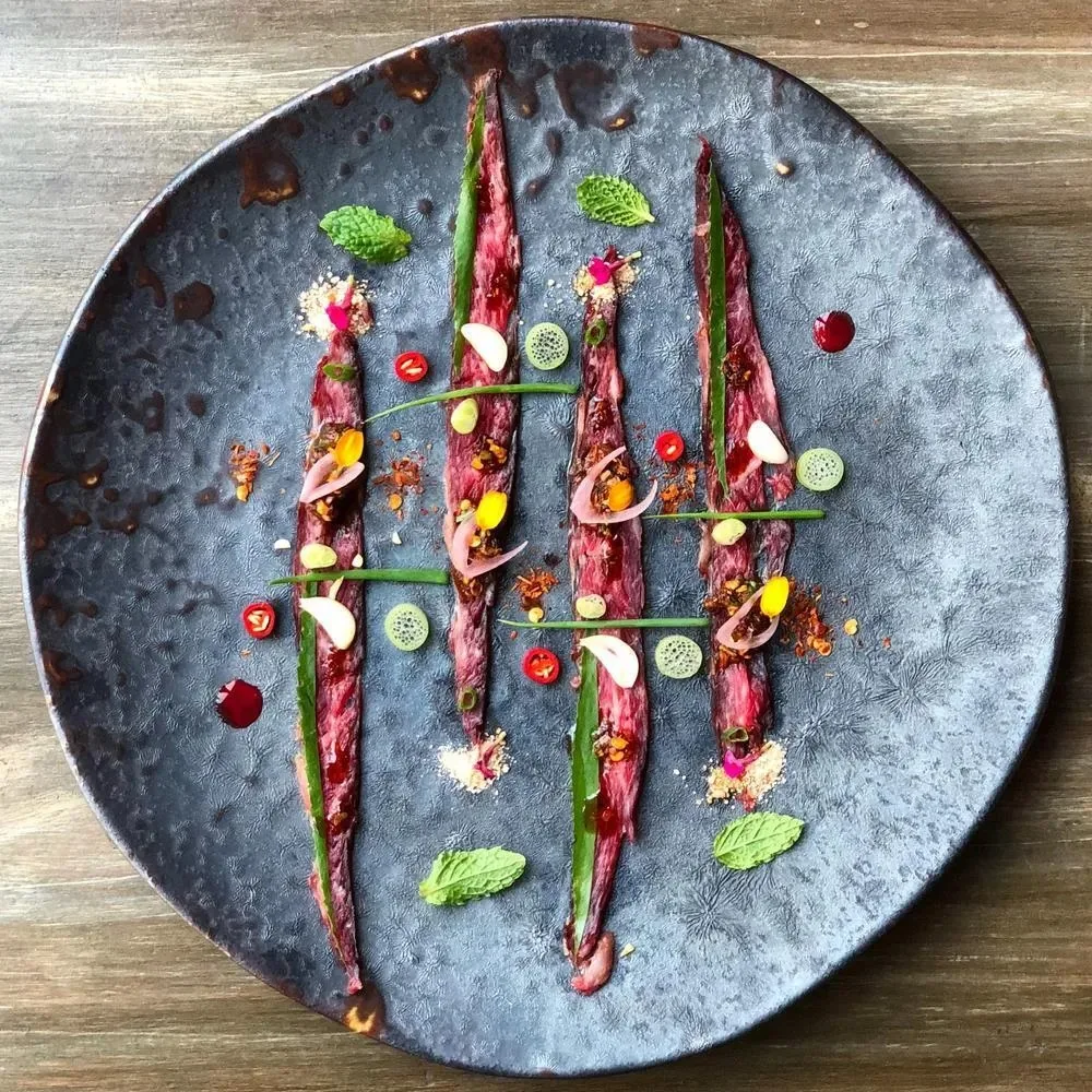 100 Mahaseth - beef tartare plating