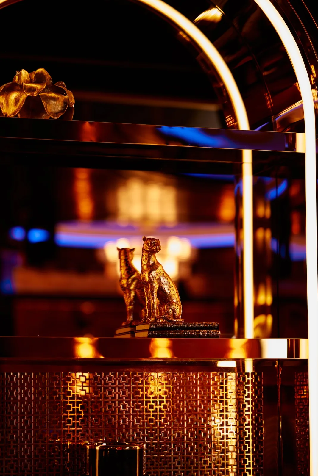 Adaline - bar detail