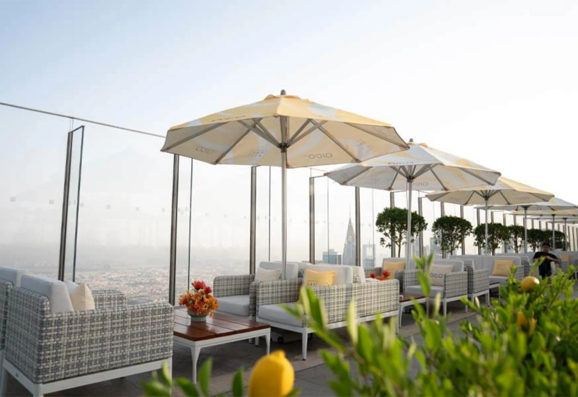 Alto 54 SkyPool - poolside lounge