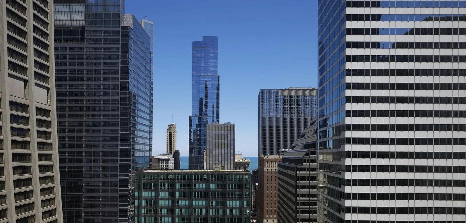 Aire Rooftop, rooftop bars in Chicago 3