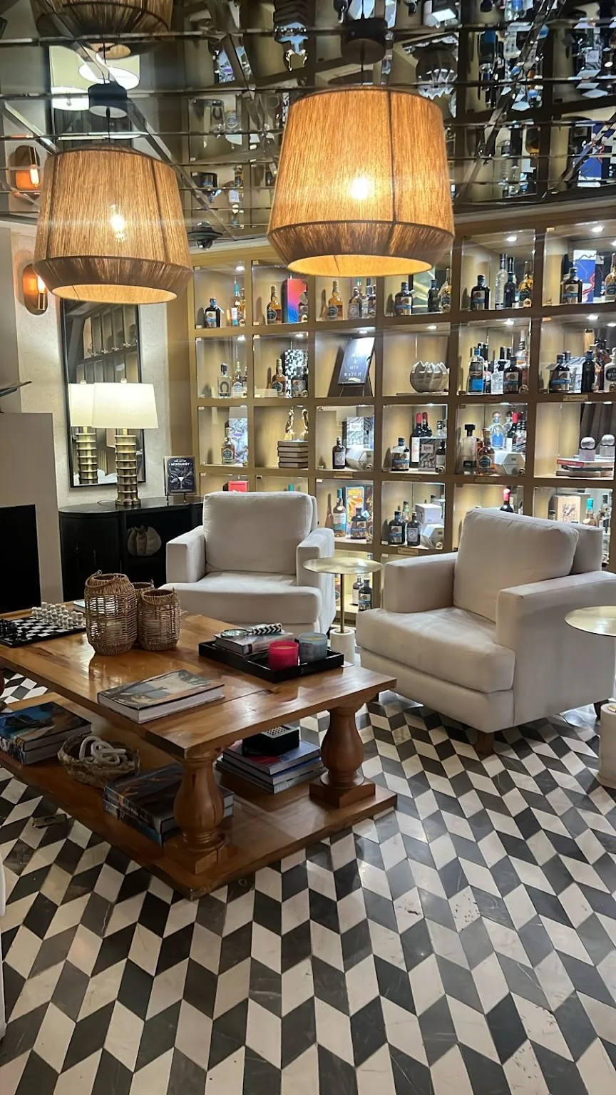 AITANA - lounge corner with library shelving