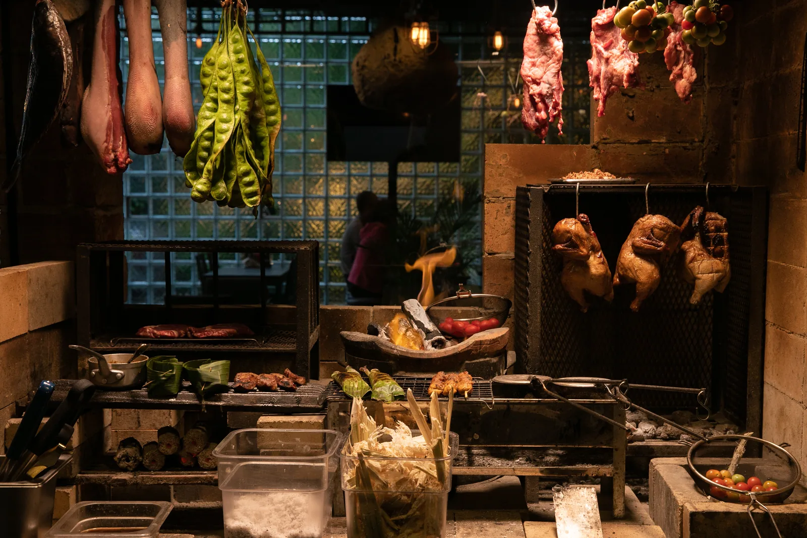 Akkee - open fire kitchen hanging produce