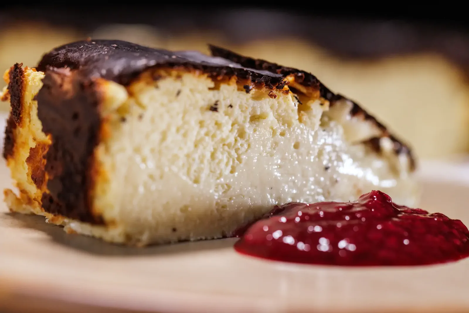 Aleli - basque cheesecake with berry coulis