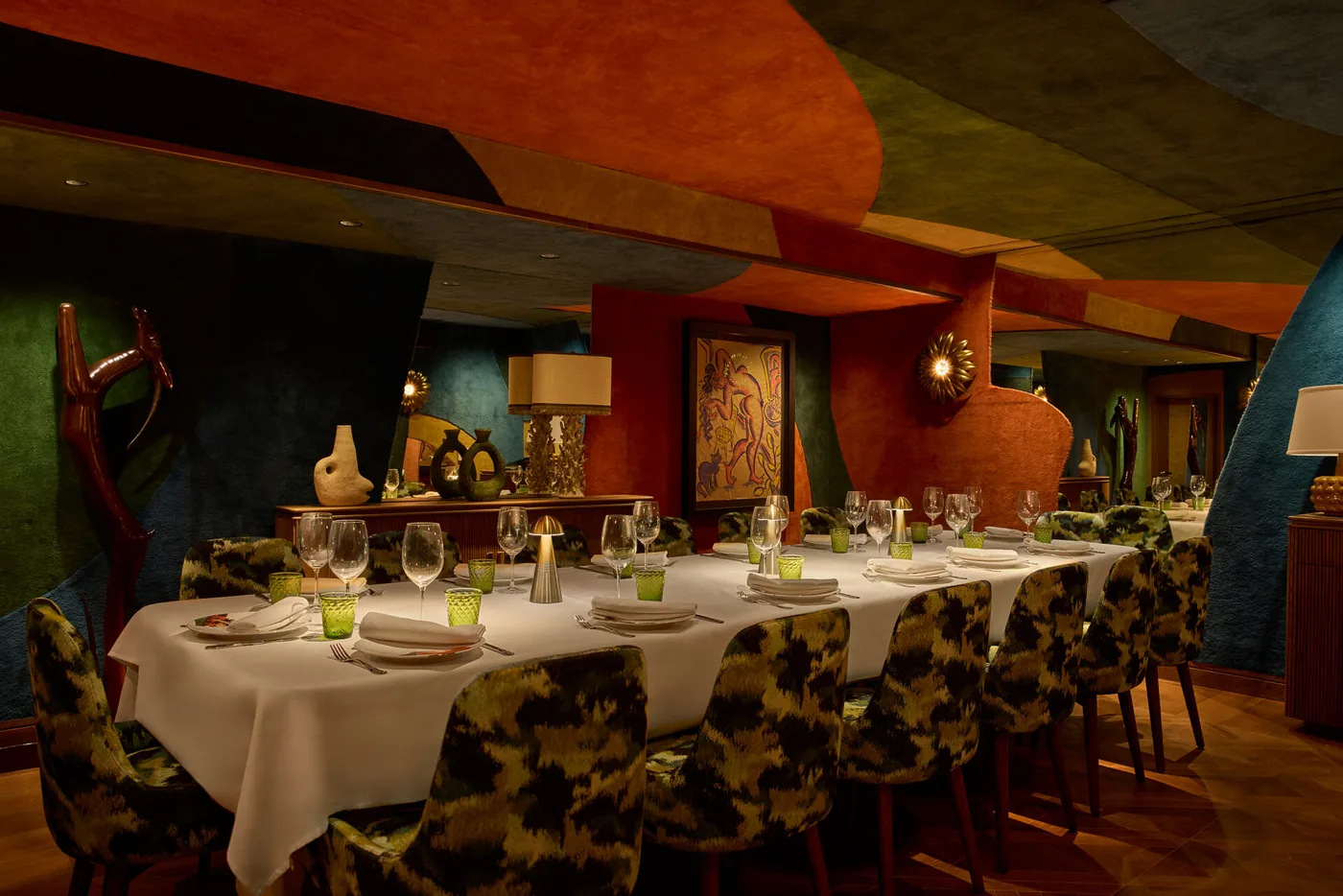 Amazonico Miami - red dining room