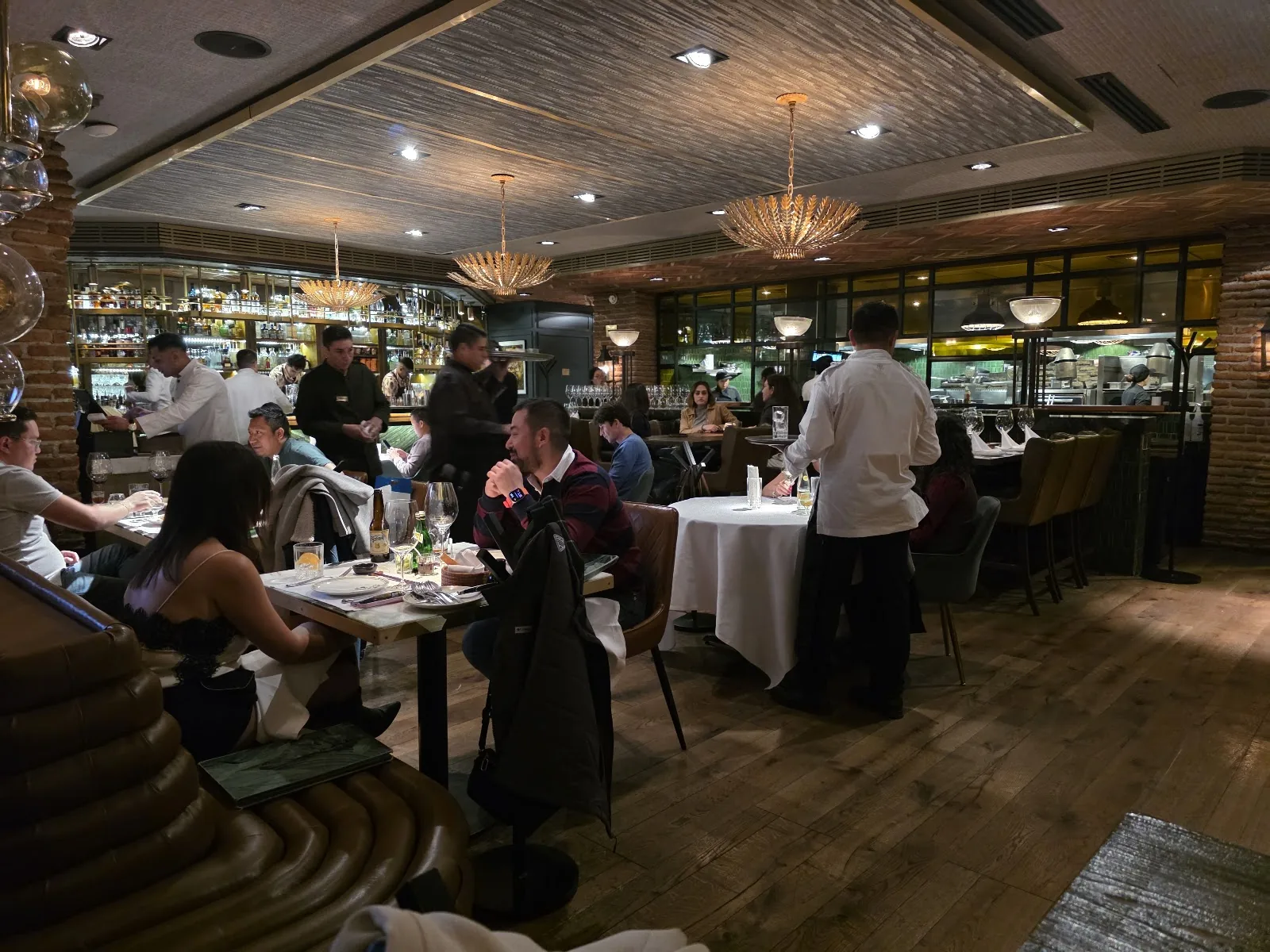 Animal - Masaryk - interior main dining open kitchen