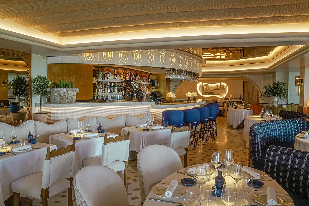 Anna - dining room bar