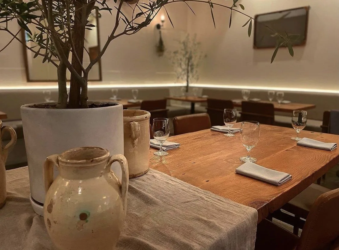Antico Nuovo - dining room olive tree