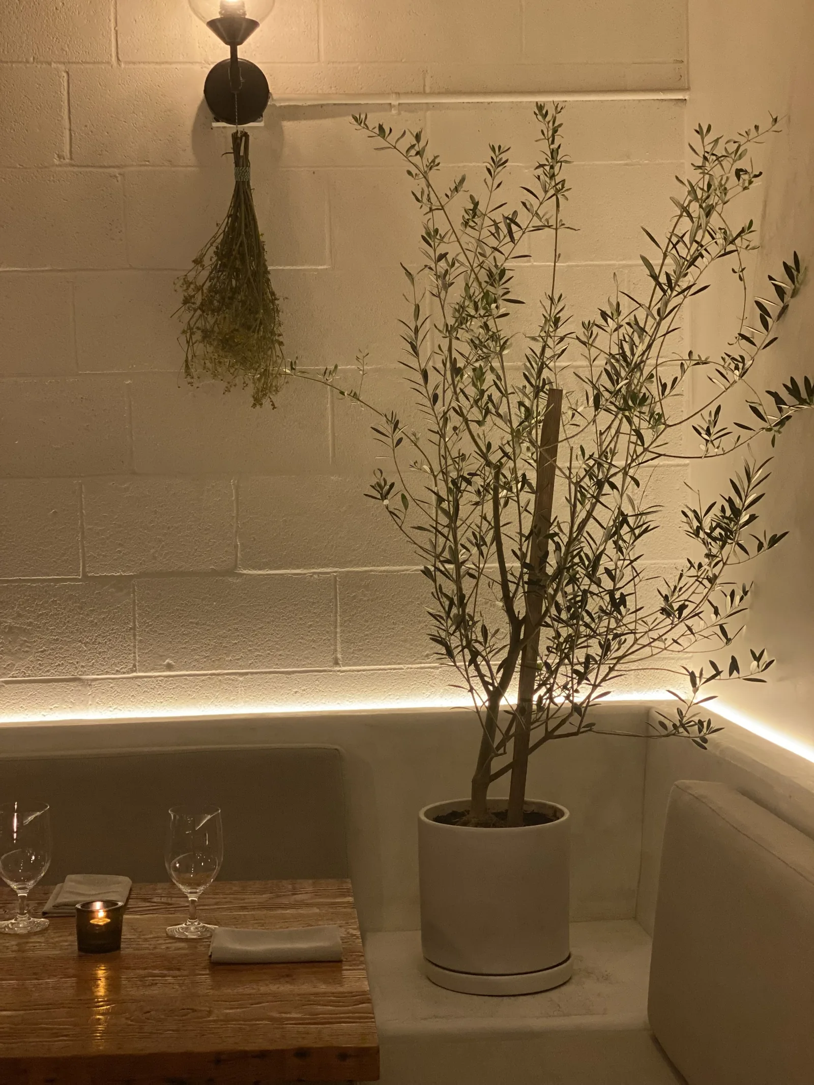 Antico Nuovo - corner booth