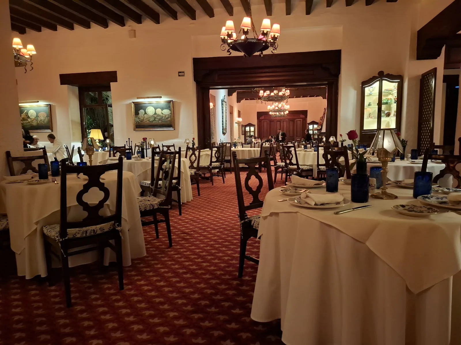 Antiguo San Angel Inn - dining room with chandelier
