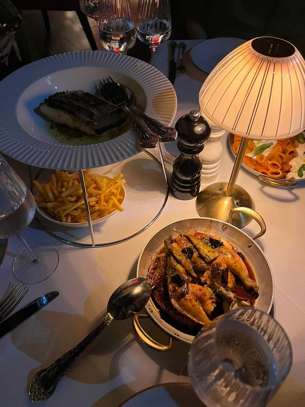 Aretha - dinner table