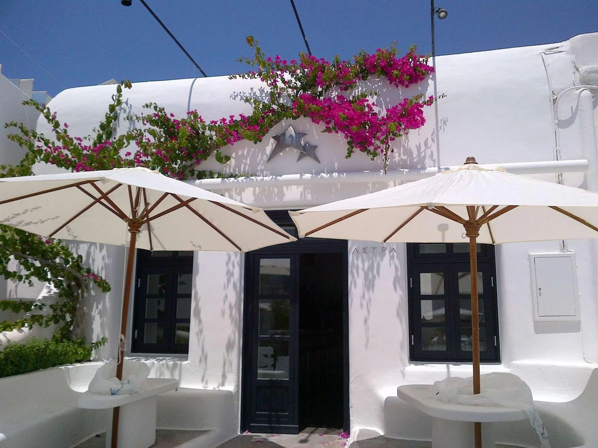 Astra - courtyard parasols