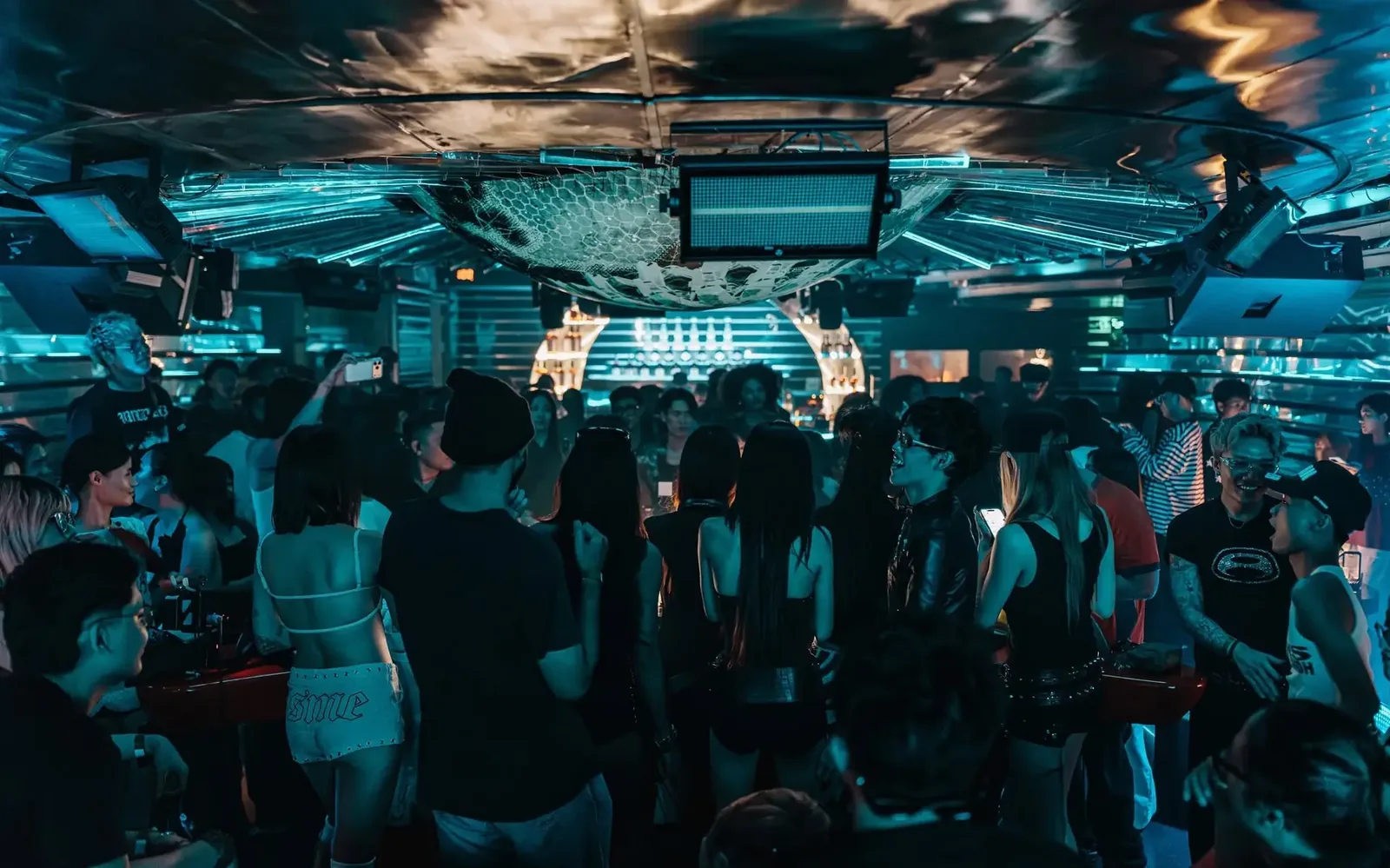 ASTRIX SAIGON - dancefloor