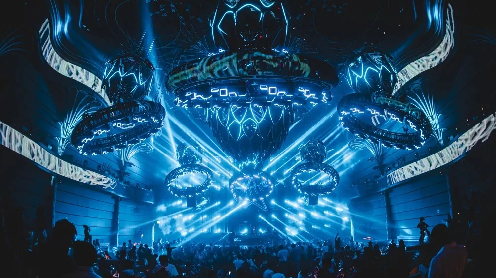 Atlas Superclub - main room lasers crowd stage