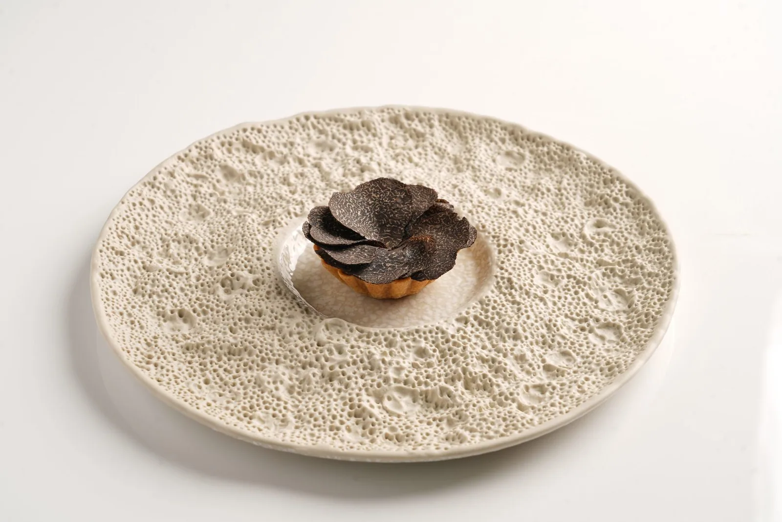avatāra - textured plate course