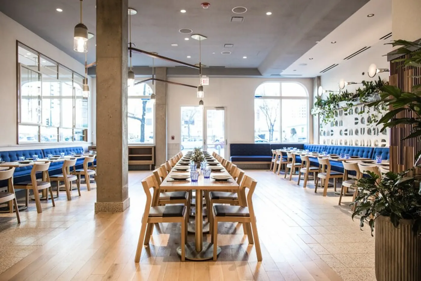 avec - communal table room