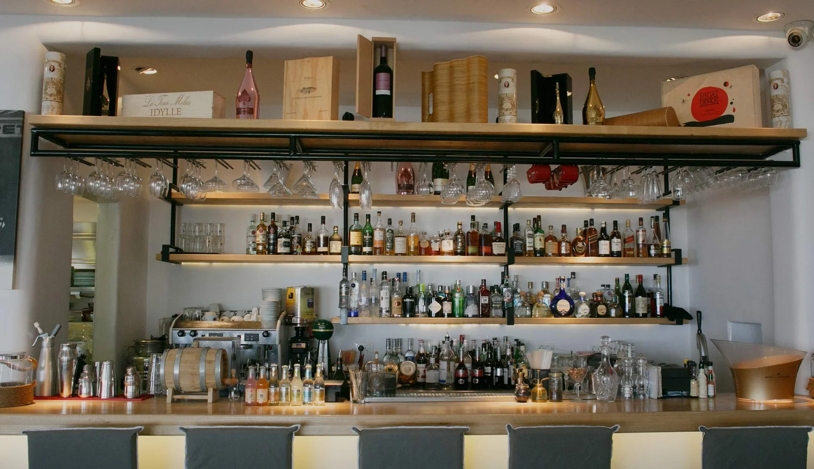 Avli Tou Thodori - the bar