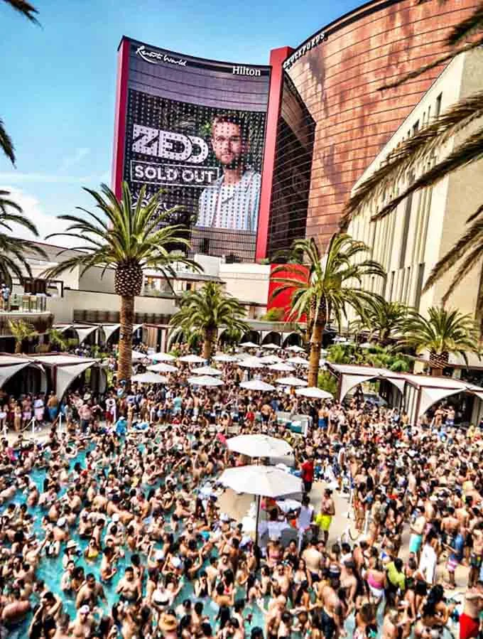 Ayu Dayclub at Resorts World - dance club 5