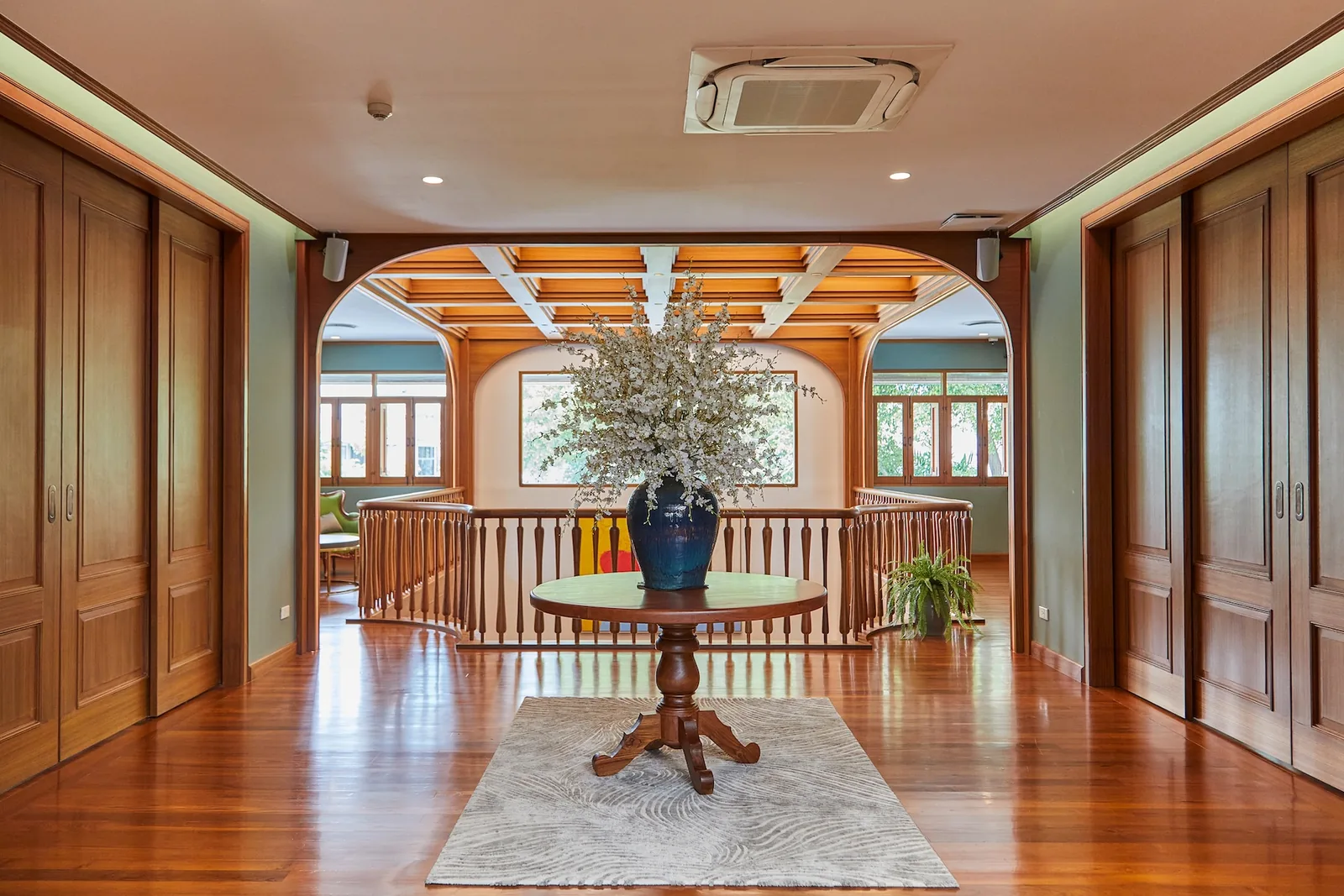 Baan Tepa - second floor teak hall