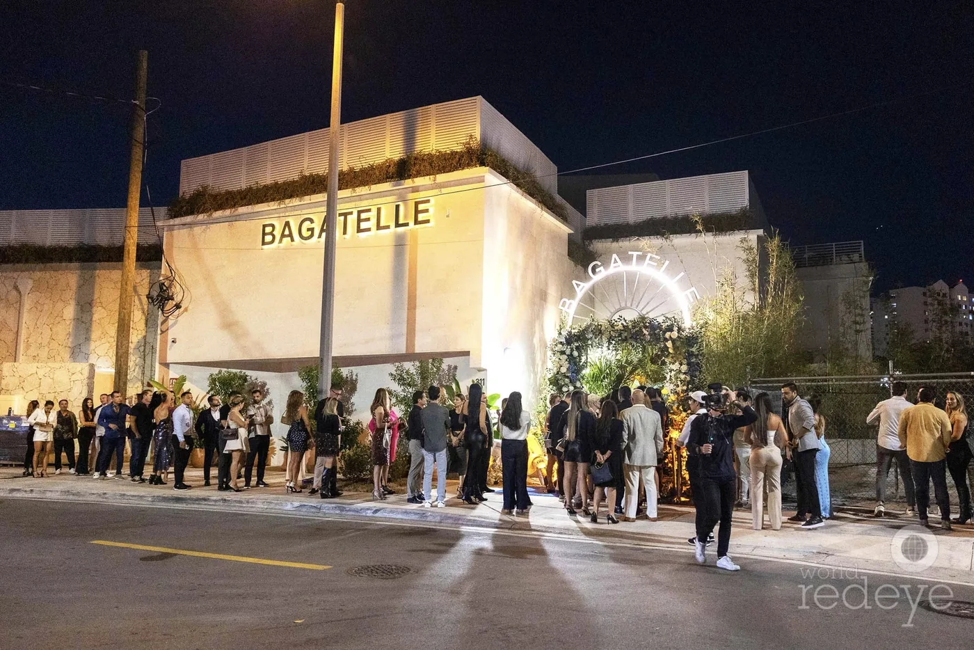 Bagatelle Miami River - night facade