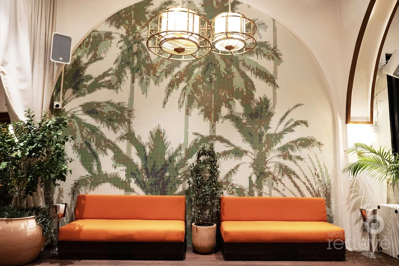 Bagatelle Miami River - palm mural banquette