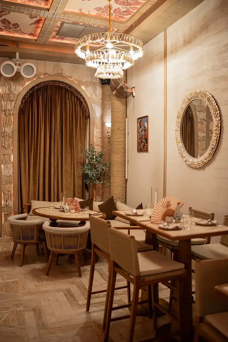 Baia - archway dining nook