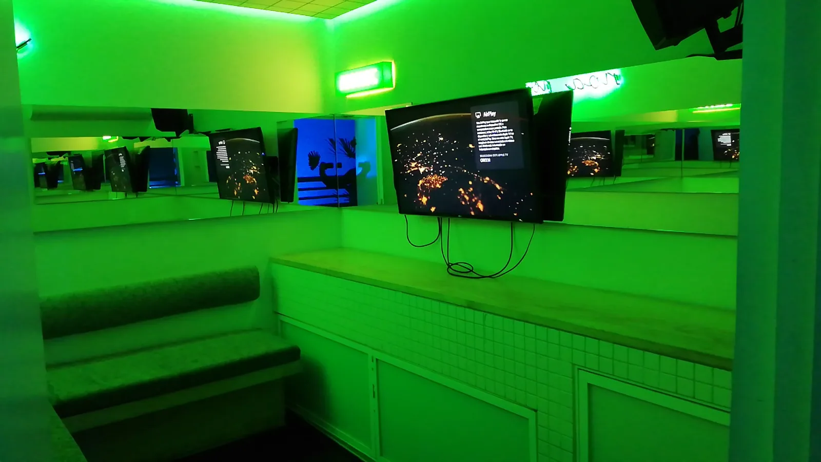 Bar Oriente - private karaoke room with screens and ba