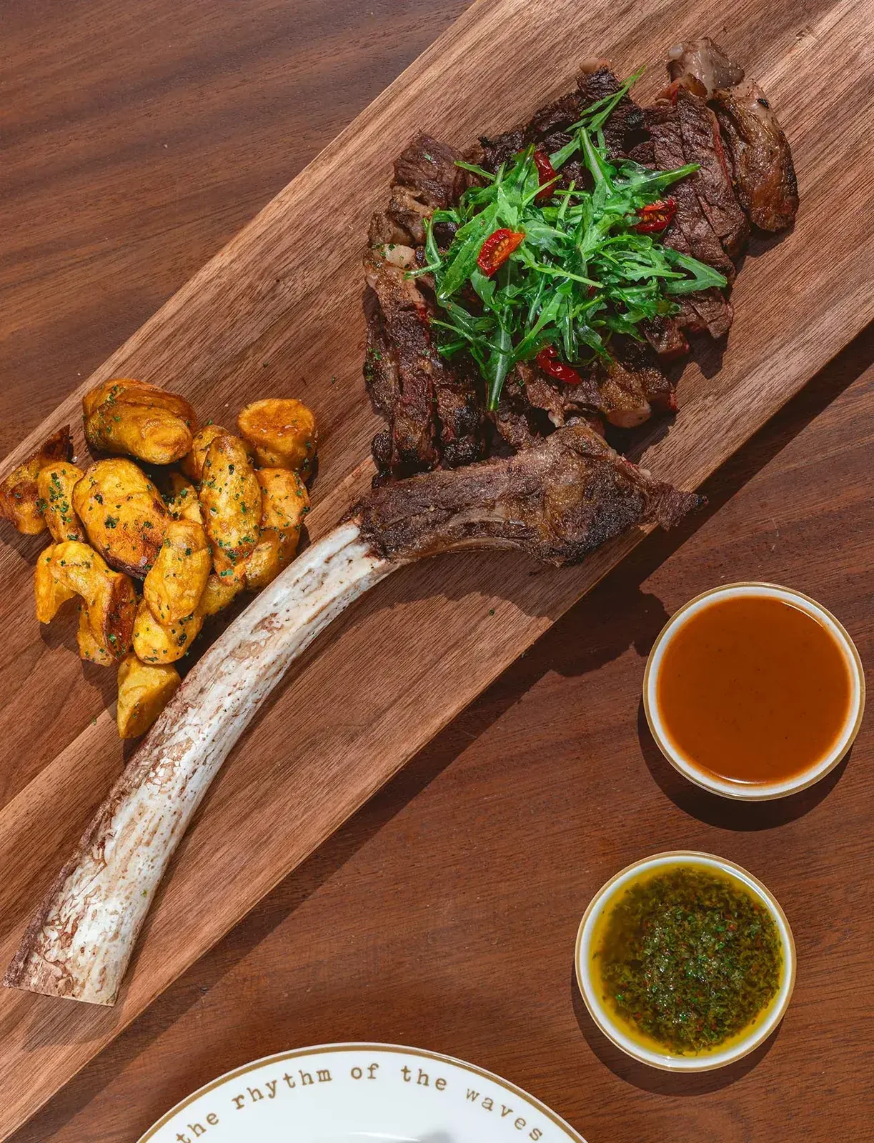 BE BEACH - tomahawk on the board with sauces