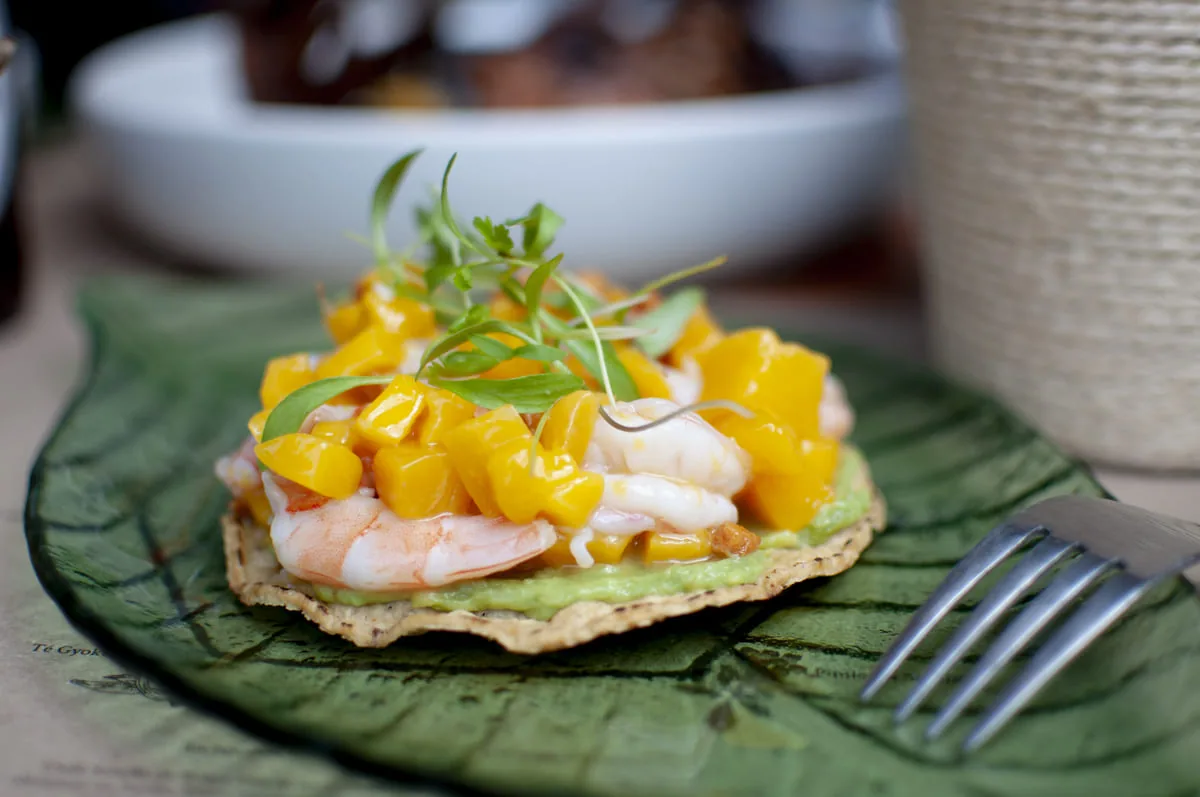 Bellopuerto Polanco - shrimp and mango tostada