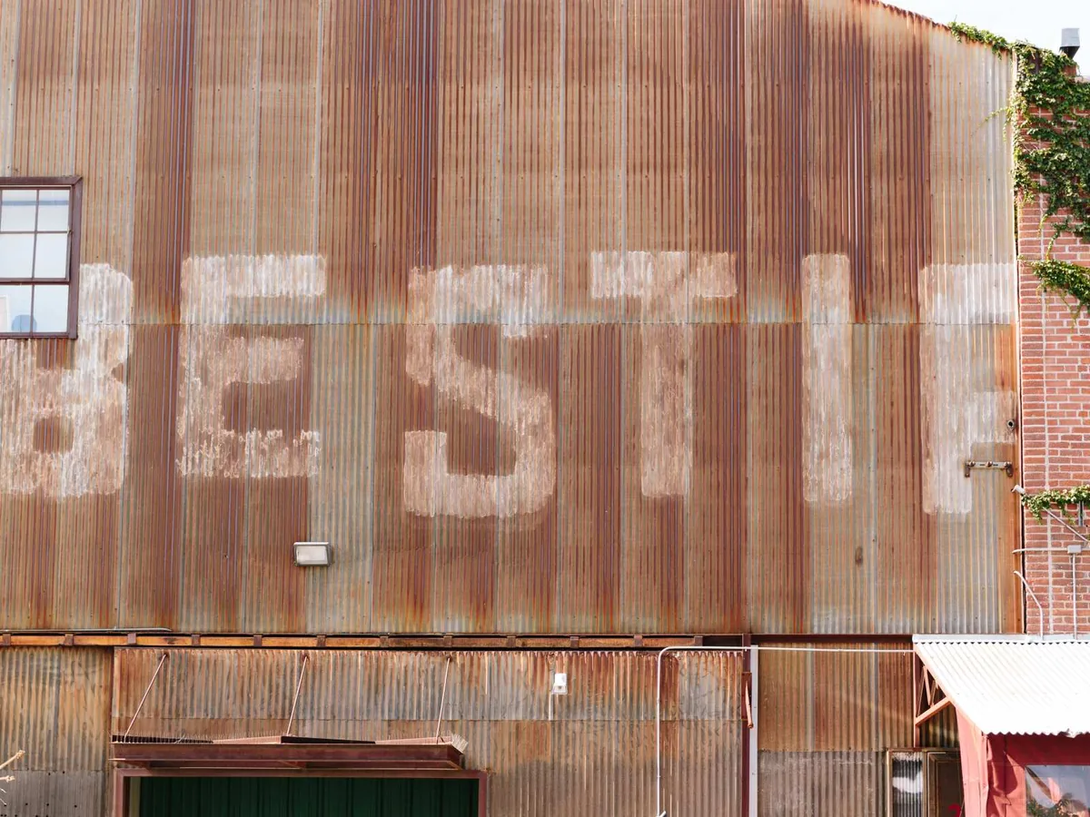 Bestia - exterior warehouse