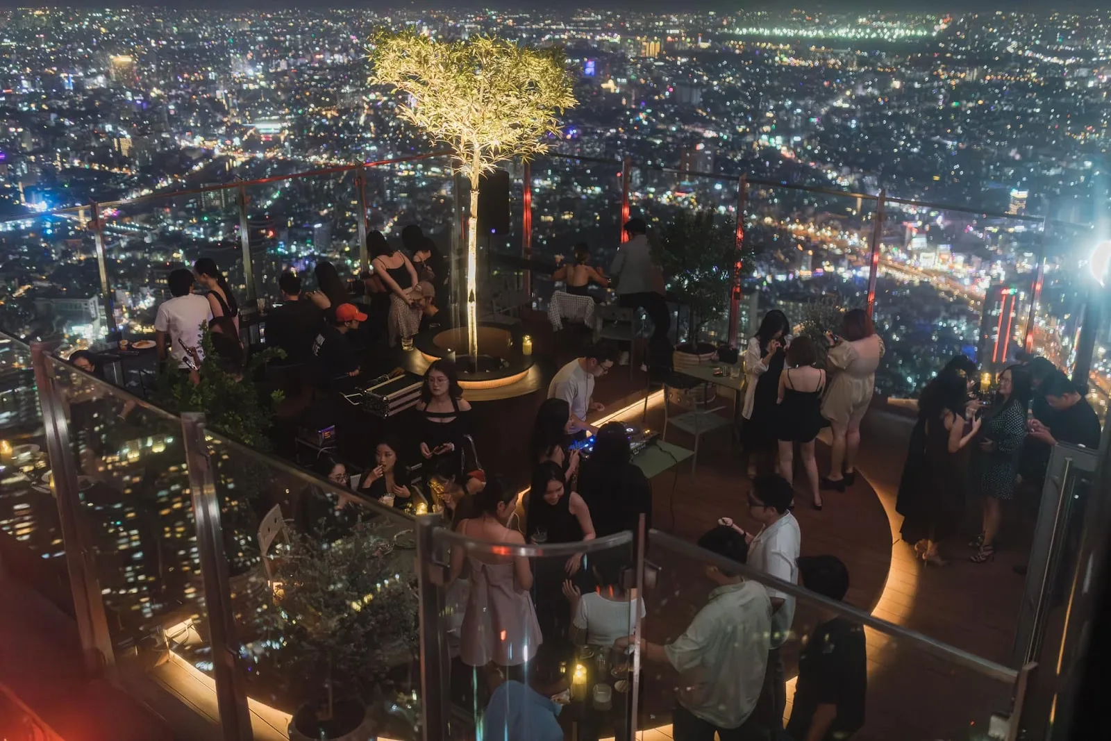 Blank Lounge - rooftop bar in Saigon