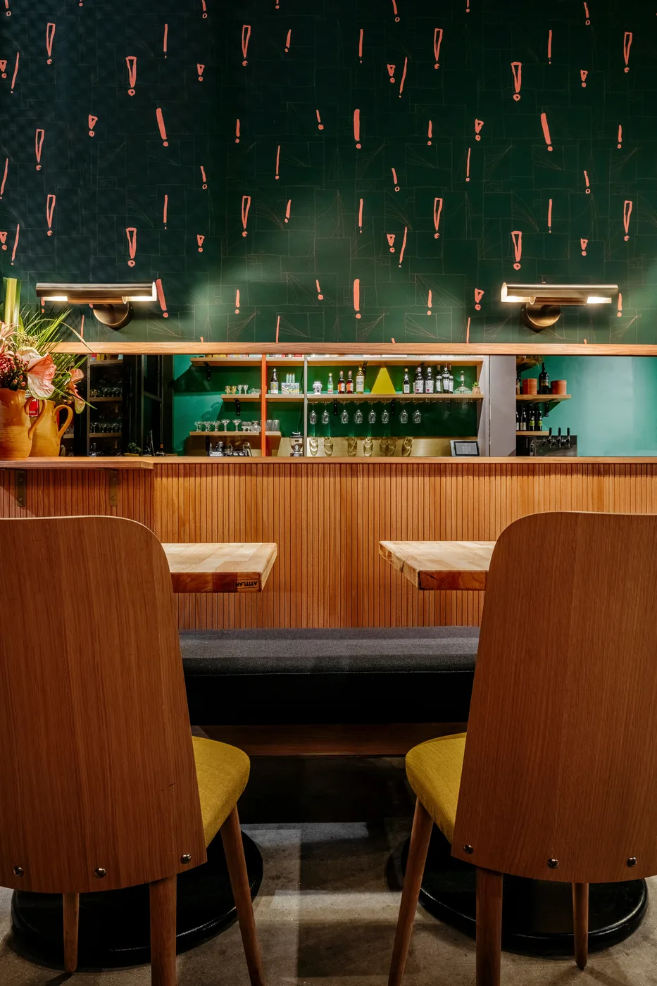 Boia De - green shelving detail