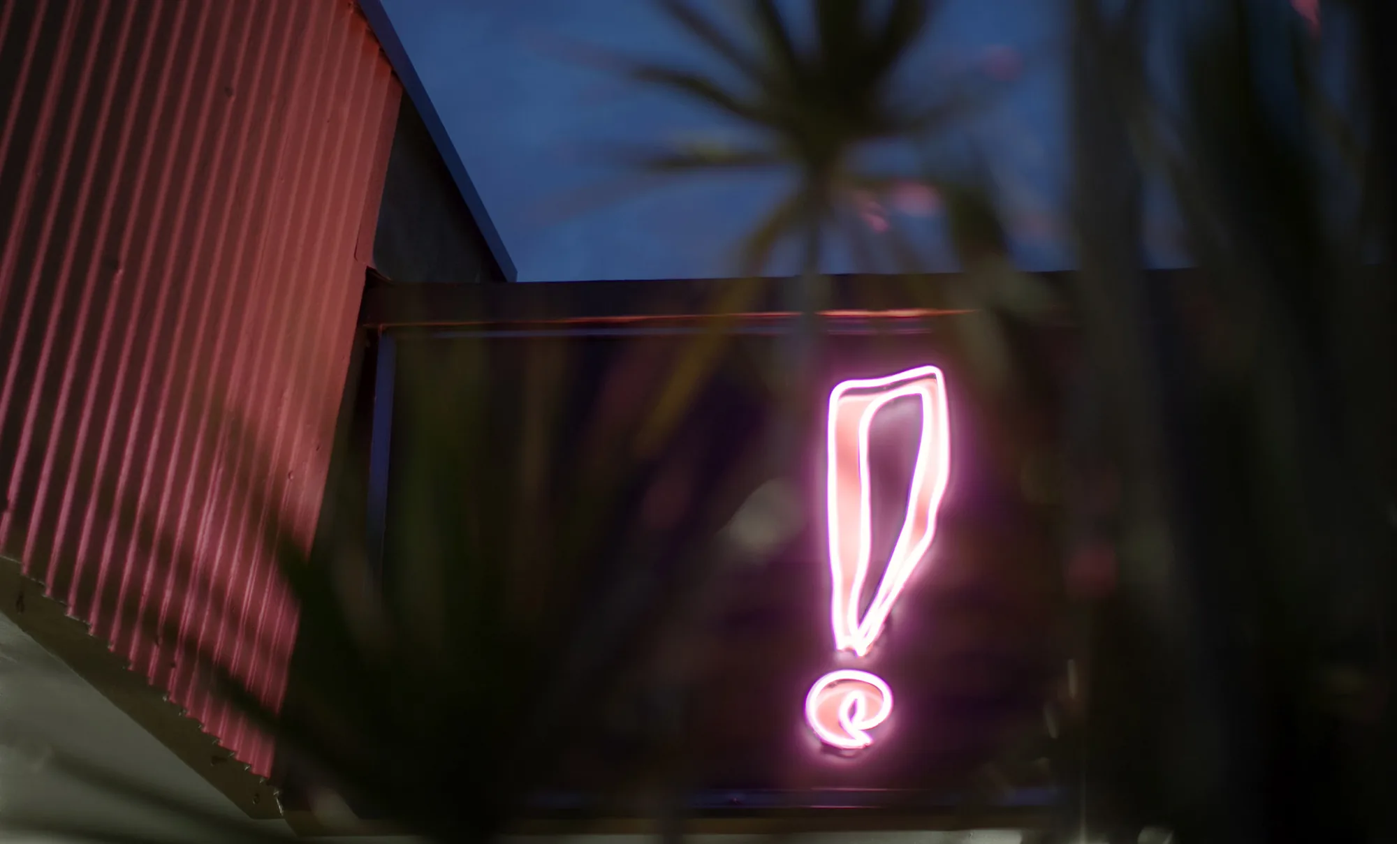 Boia De - neon exclamation sign