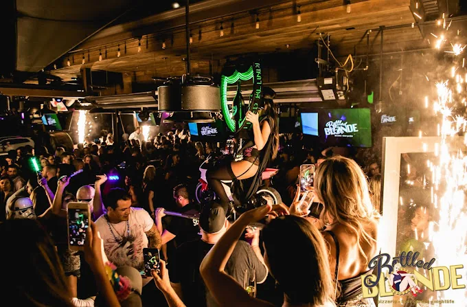 Bottled Blonde, nightclubs in Scottsdale 3