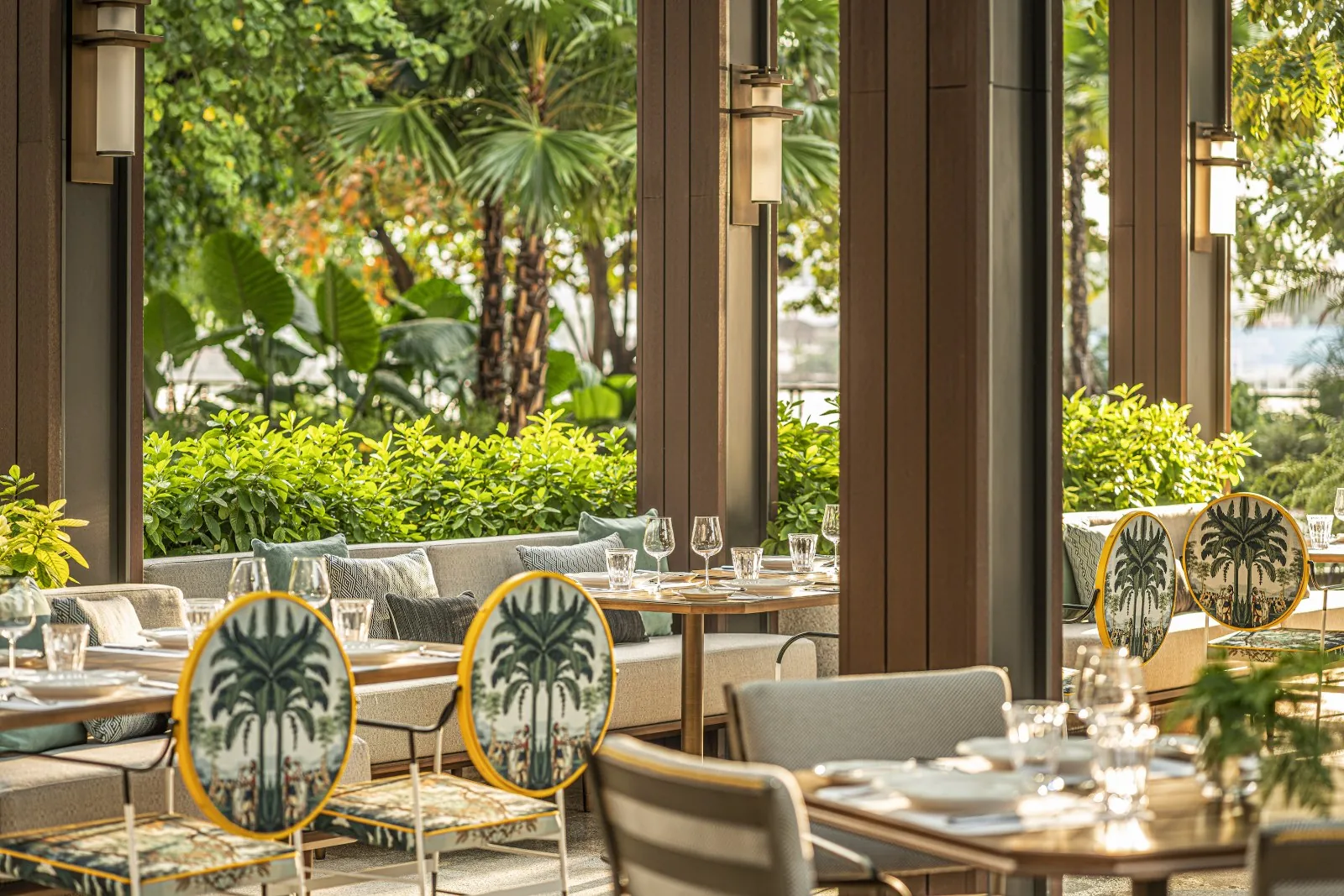 Brasserie Palmier - garden lounge seating