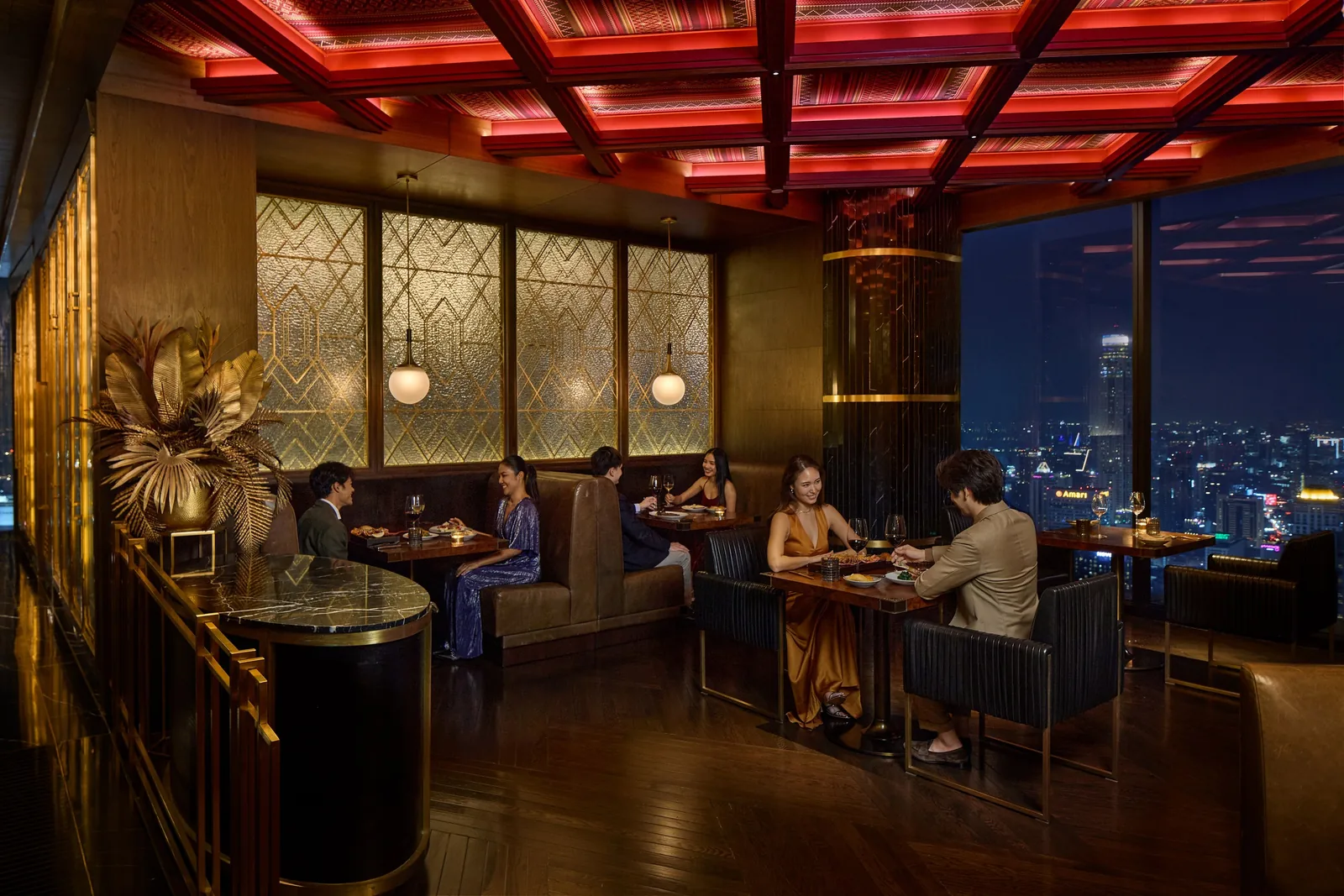 Bull & Bear - dining room skyline view
