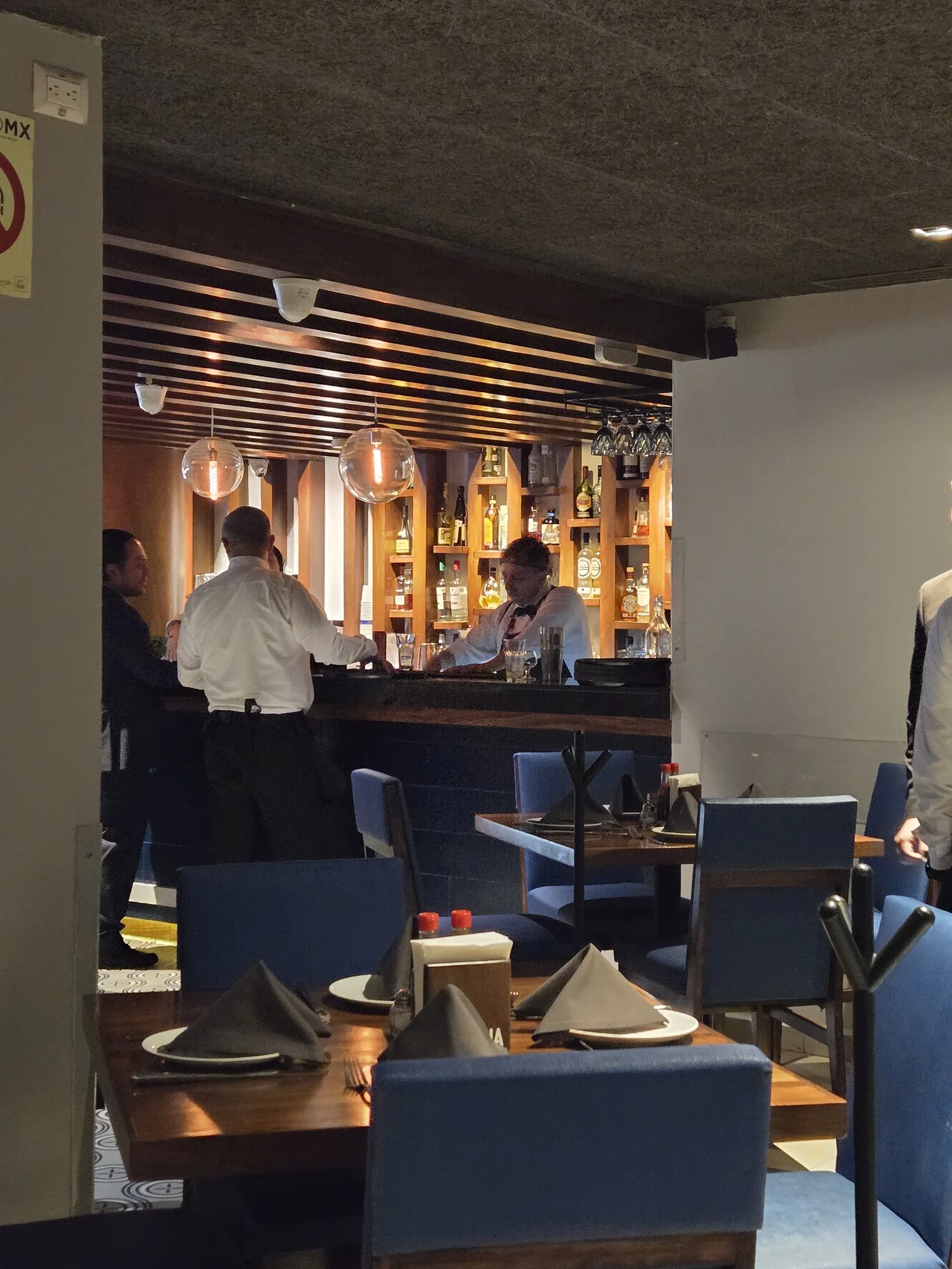 Cabanna Polanco - interior bar lounge