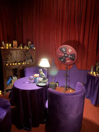 Cafe Drama - violet tarot room