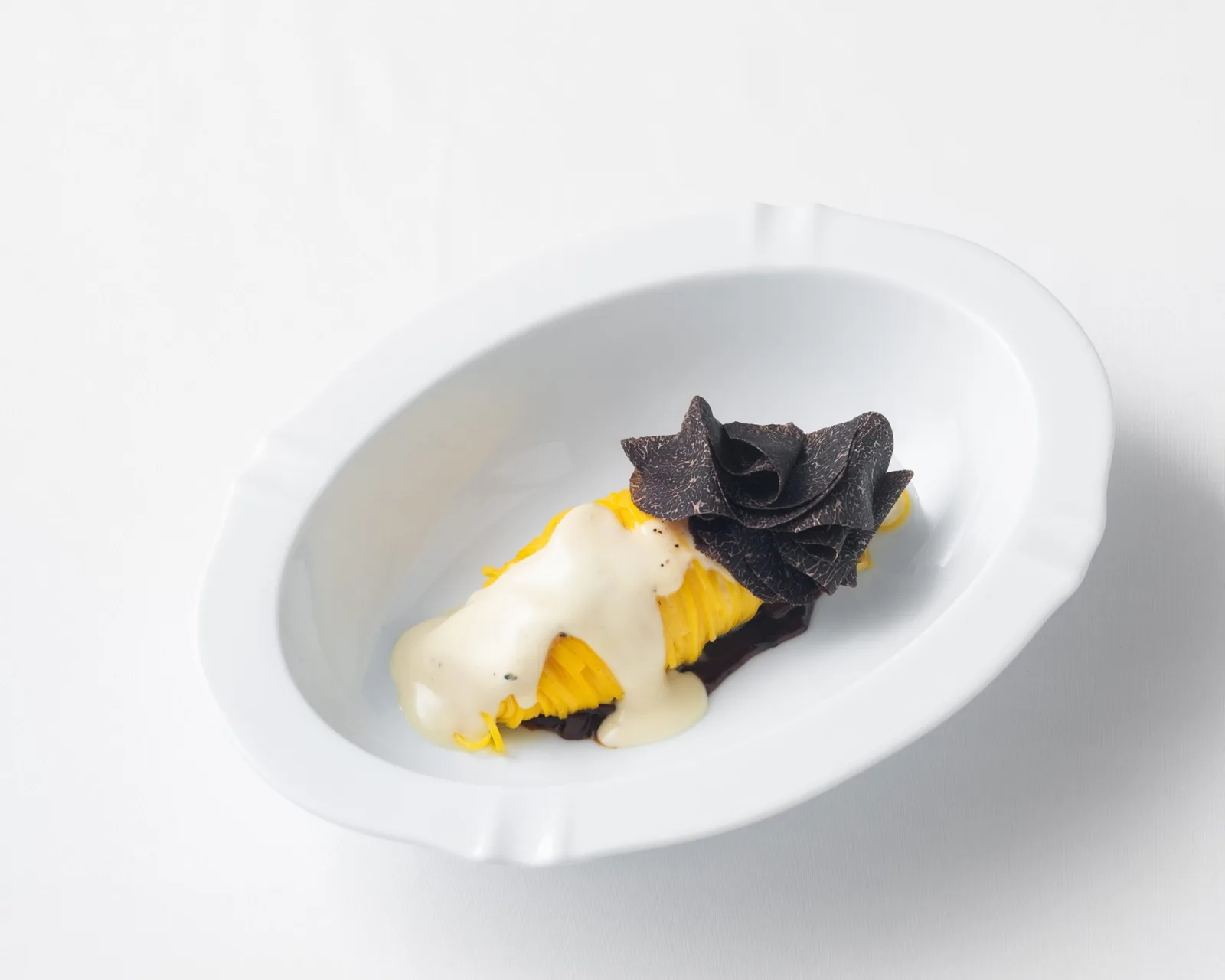 Cannubi by Umberto Bombana - food tagliolini with black truffle
