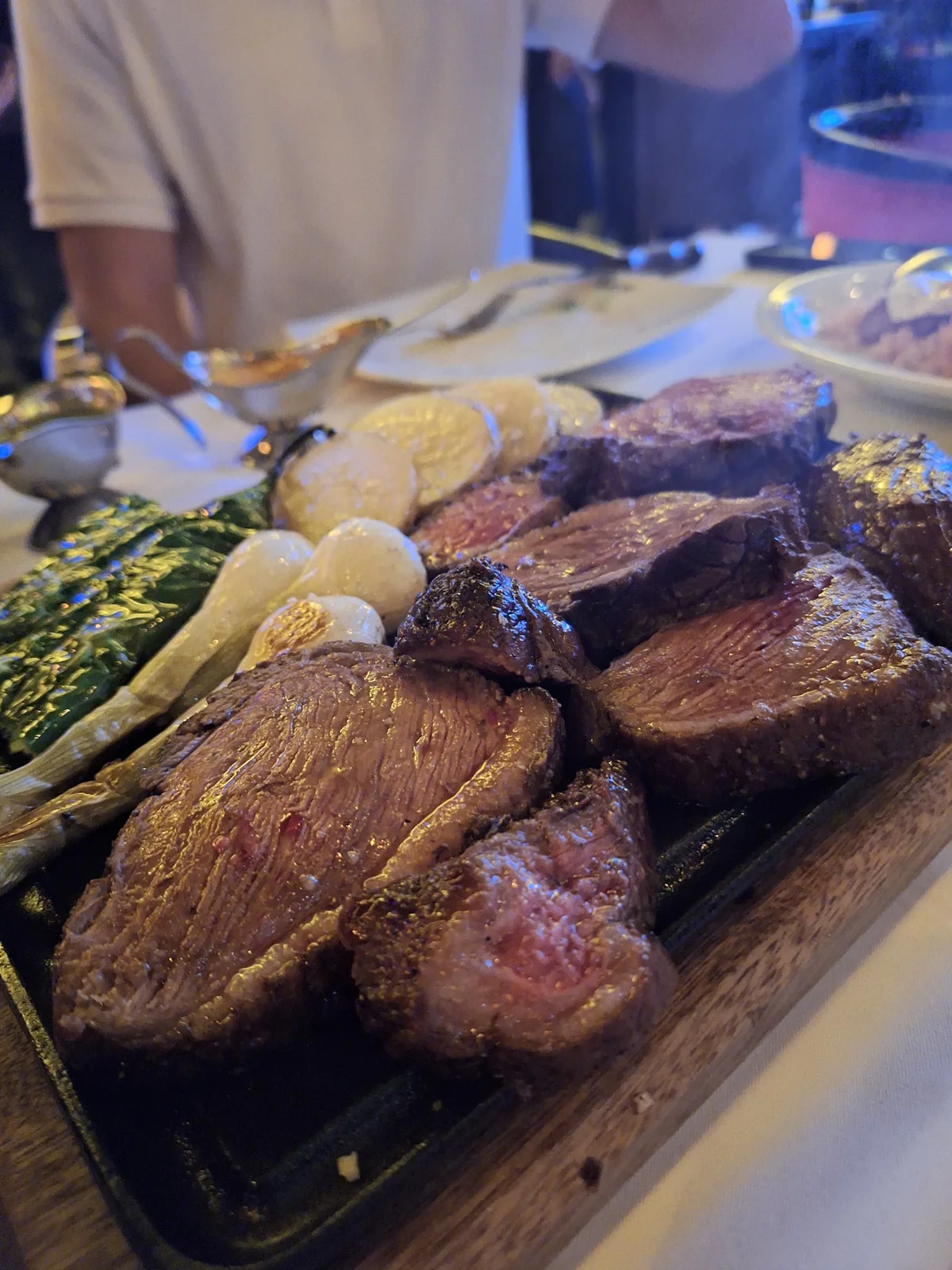 Cantina La No. 20 - sliced steak on the board