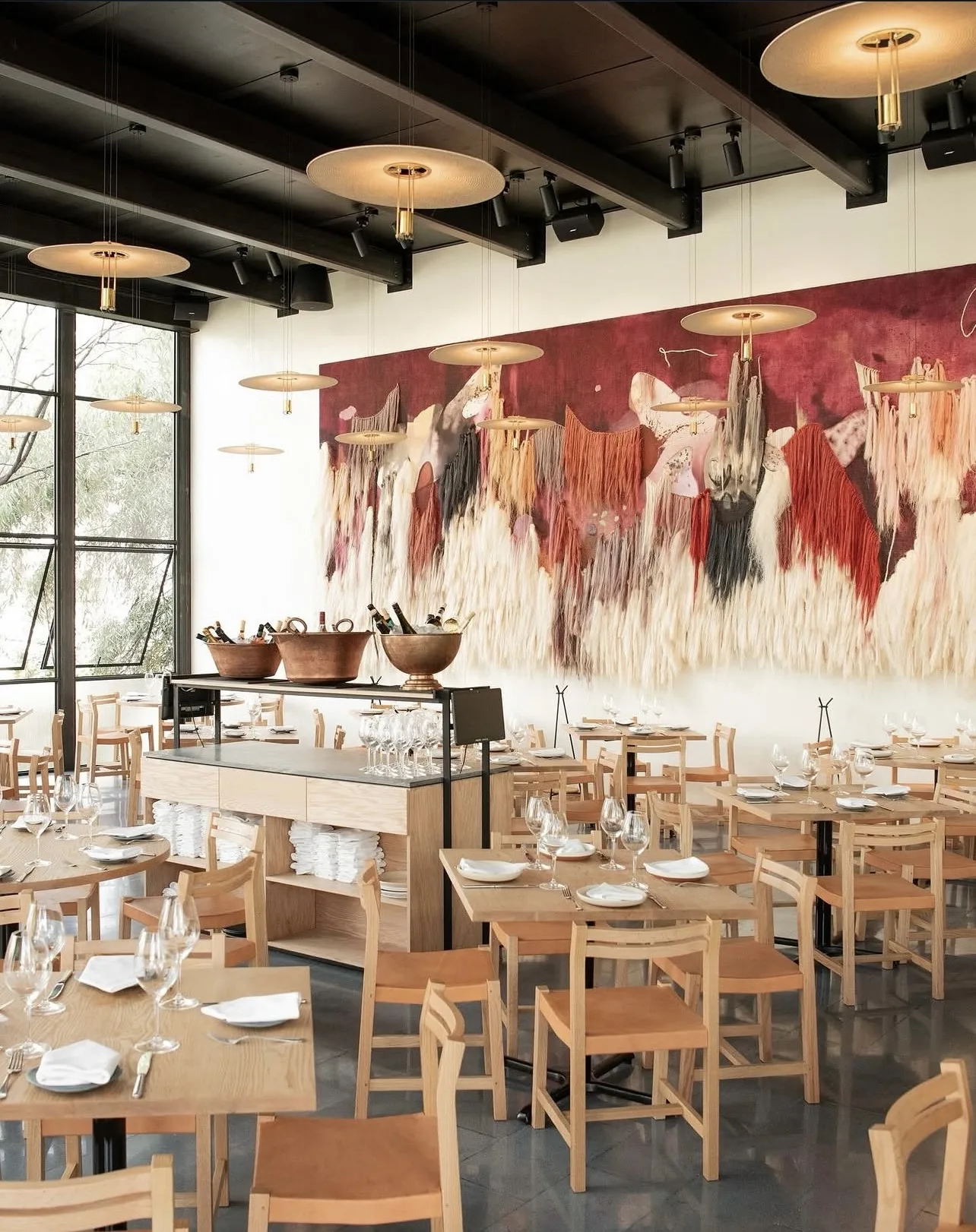 Caracol de Mar - dining room beneath the rust toned mural