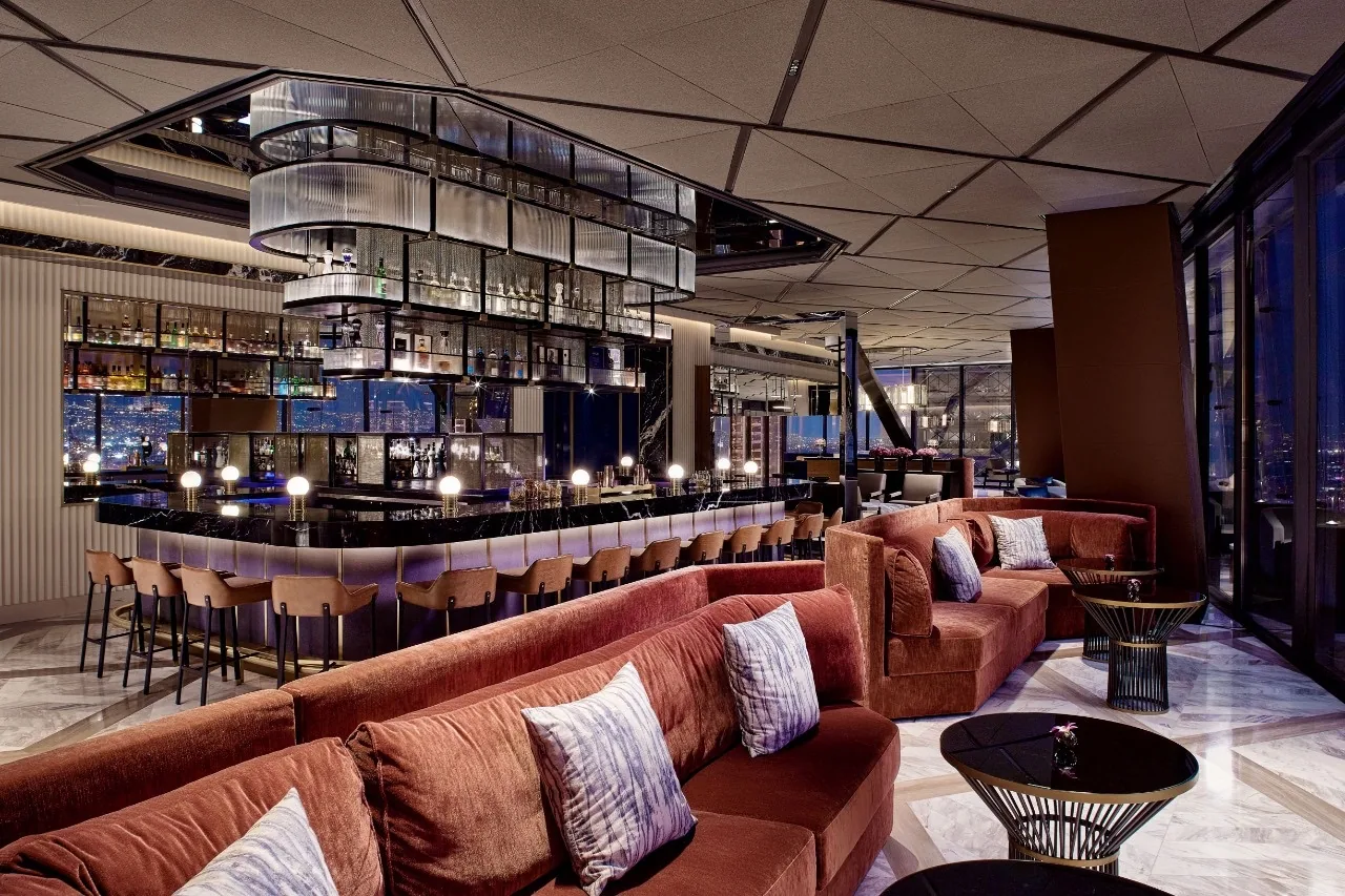 Carlotta Reforma Sky Bar - banquettes and bar back