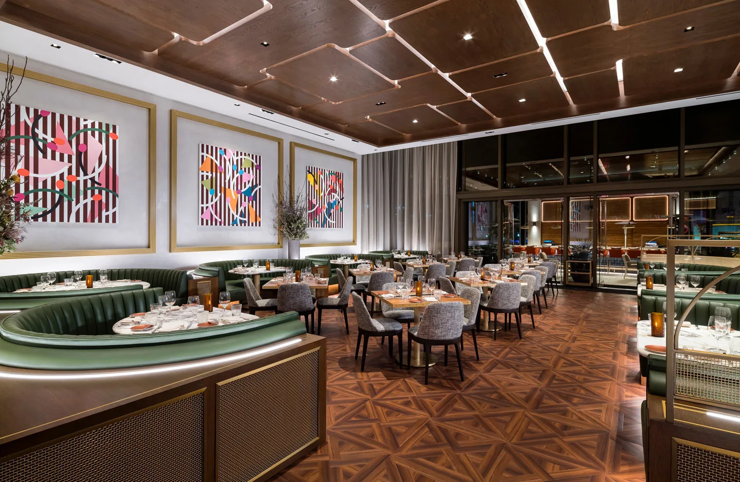 Carversteak at Resorts World - dining room detail