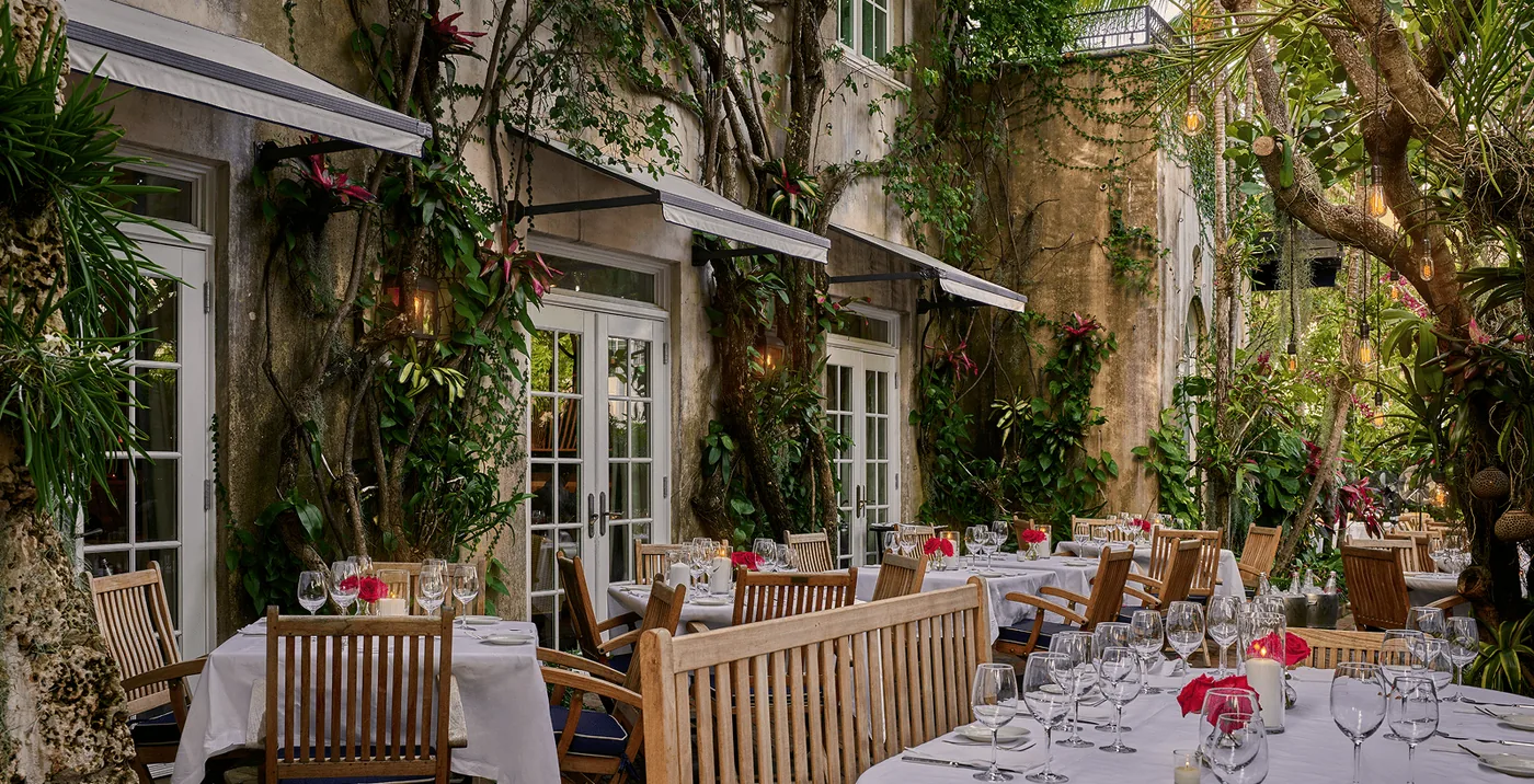 Casa Tua - ivy garden courtyard