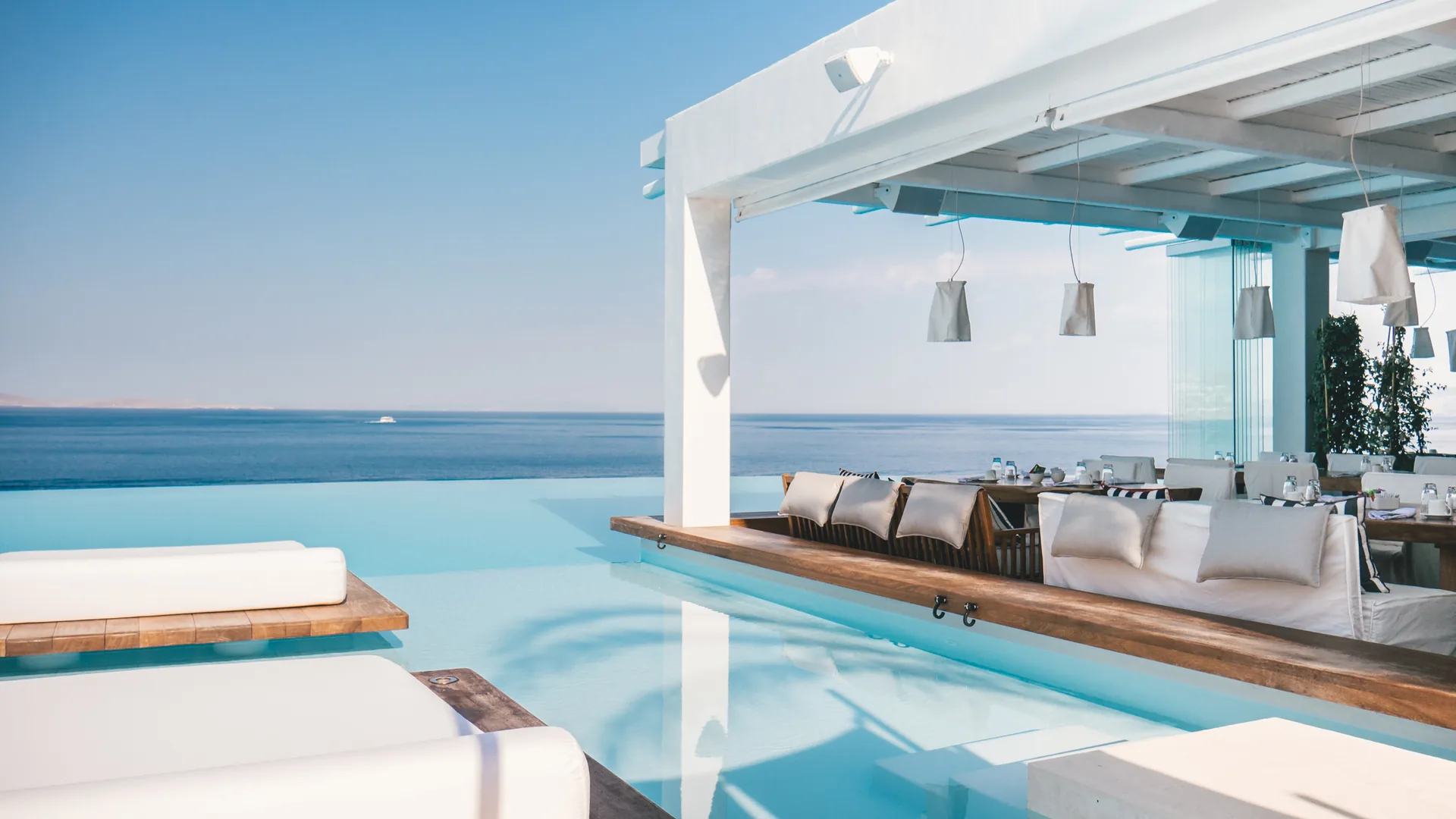 Cavo Tagoo - cover pergola daytime