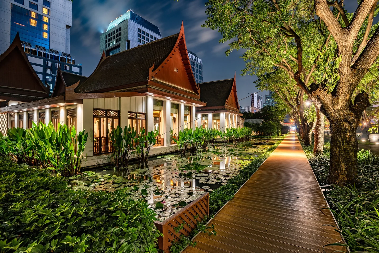 Celadon - ambiance lotus pond pavilions dusk