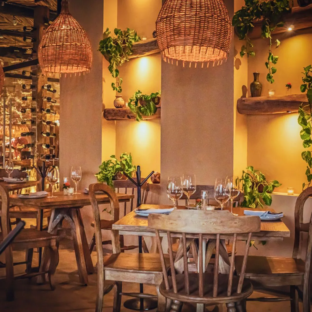 Chambao - dining room terracotta columns