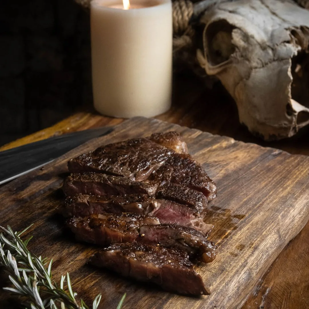 Chambao - sliced ribeye on board
