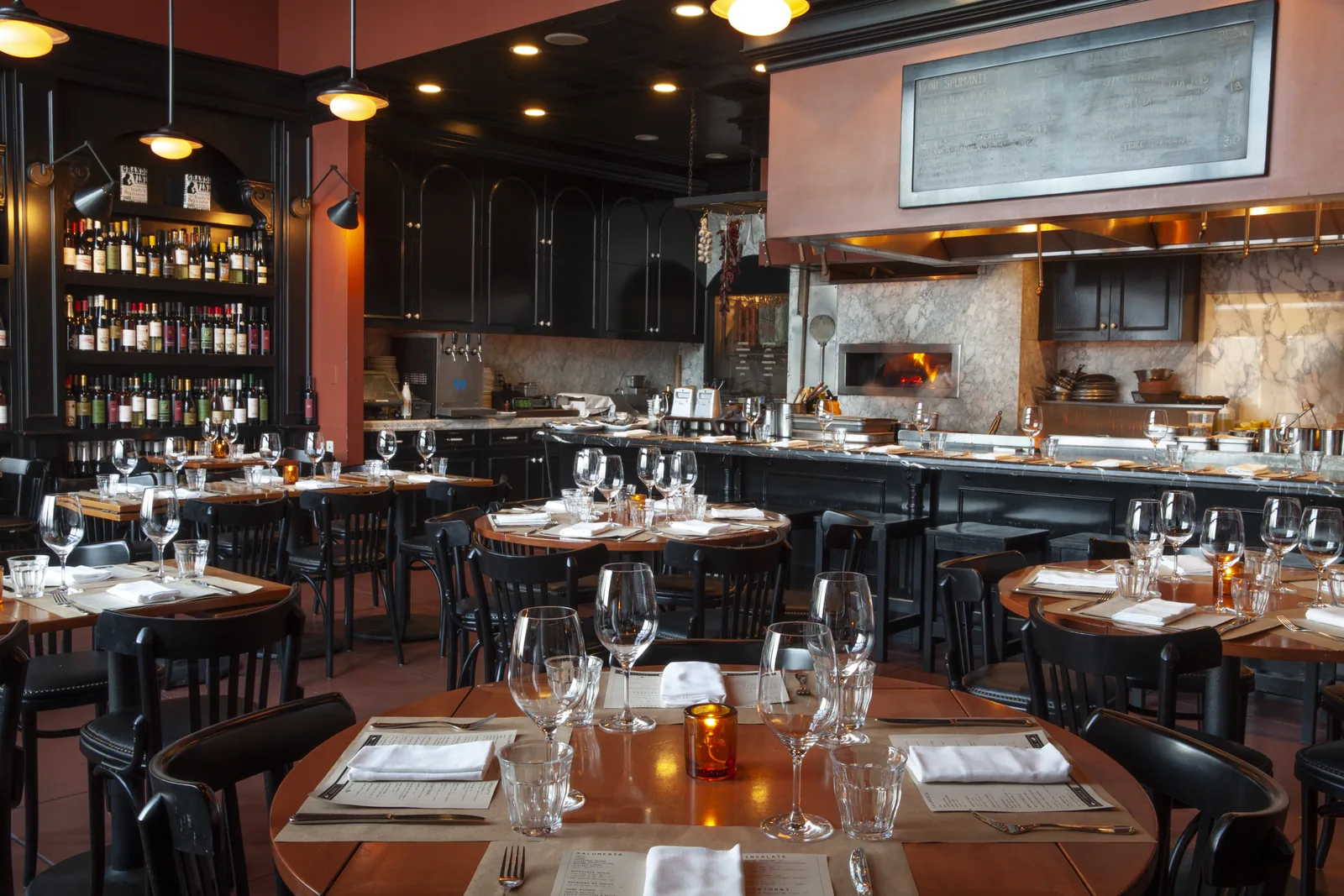Chi Spacca - dining room