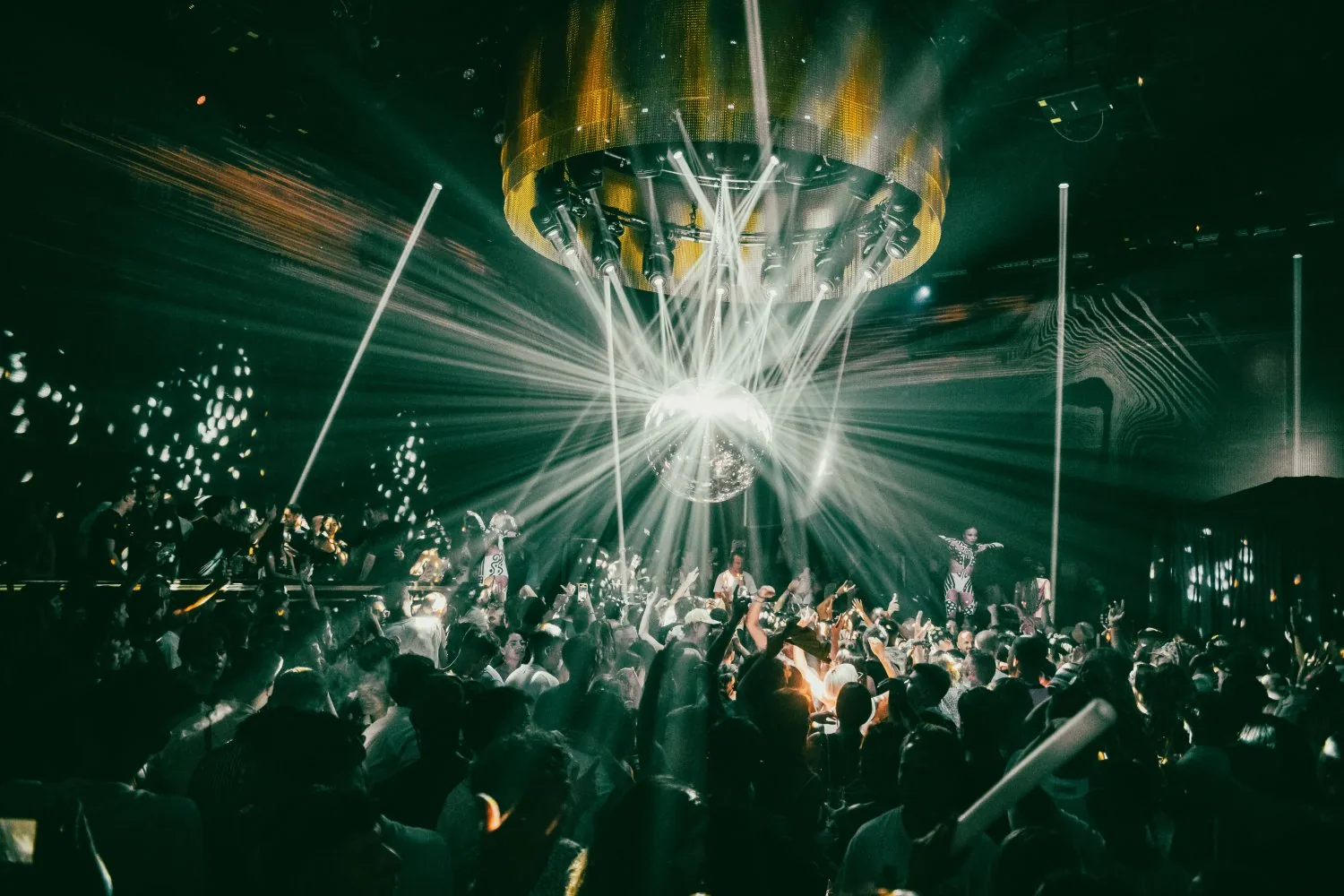 Chinois - night club