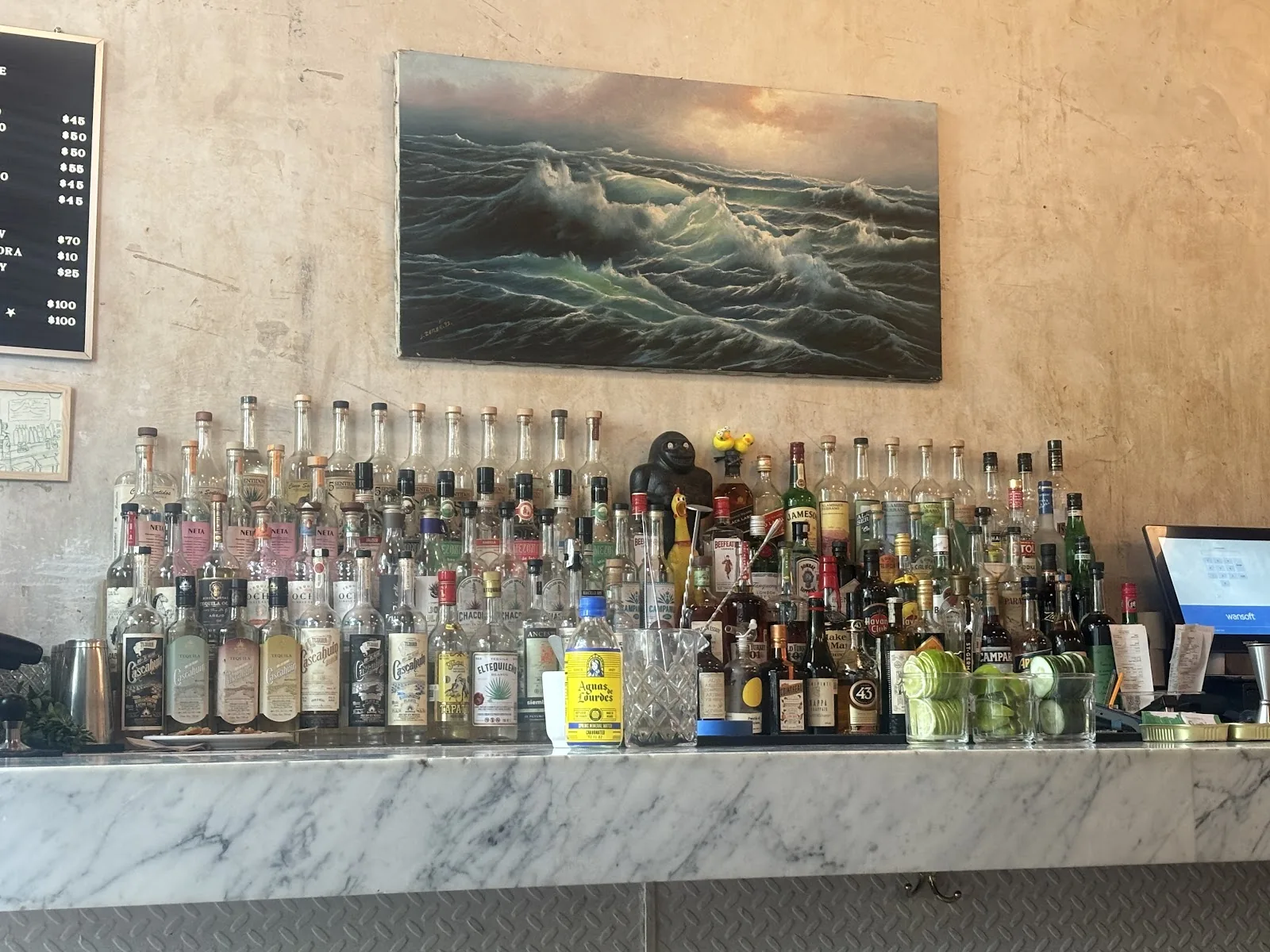 Cicatriz - marble bar with bottle display